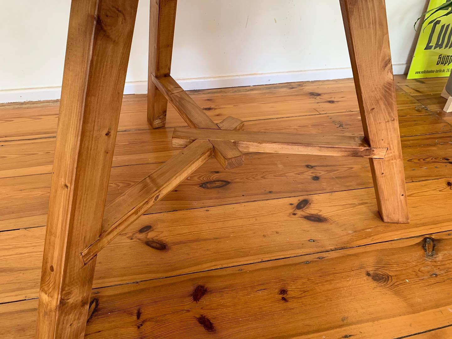 Round Pine Table